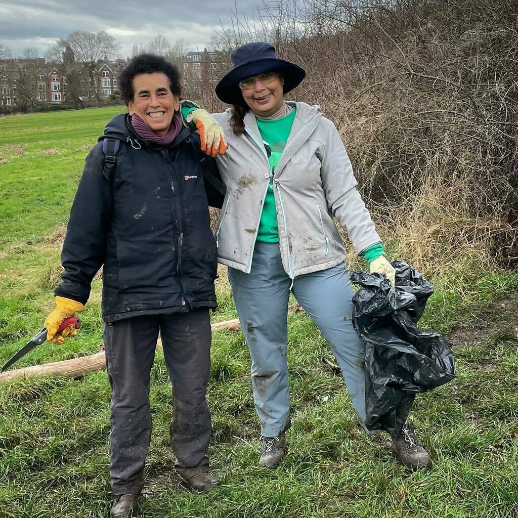 VCCamden's tweet photo. Posted @withregram β’ @heath_hands Itβs #internationalwomensday! Today we celebrate the amazing women who volunteer on our green spaces and in the environmental sector as a whole! Thank you!
.
.
#hampsteadheath #natureinlondon #britishnature #explor⦠https://t.co/t8xnT0zsBE https://t.co/Sz3faJtyQF