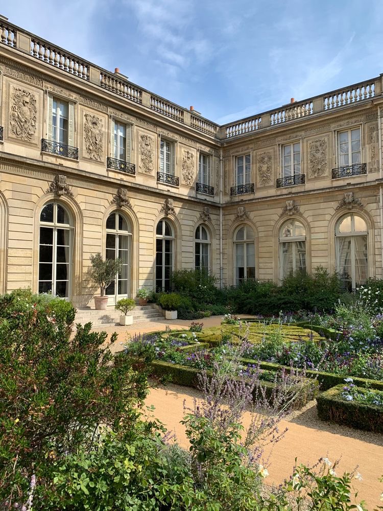 halzee_'s tweet image. To have a countryside home🤍