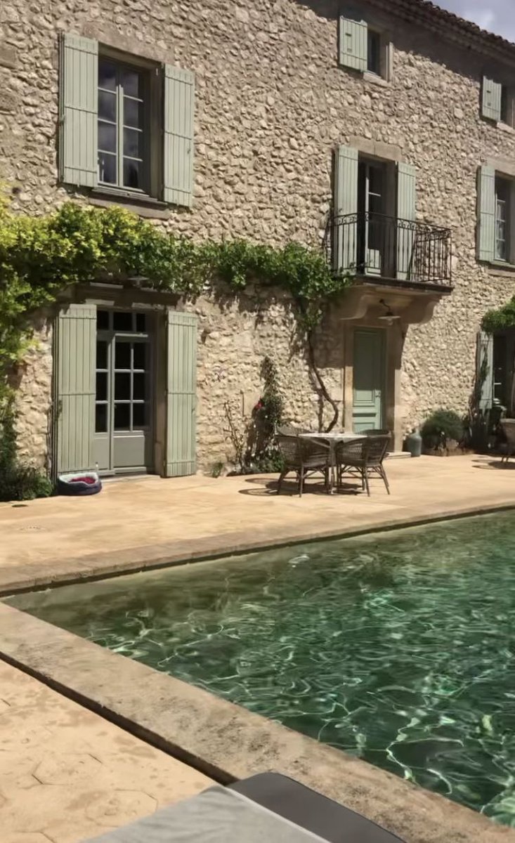 halzee_'s tweet image. To have a countryside home🤍