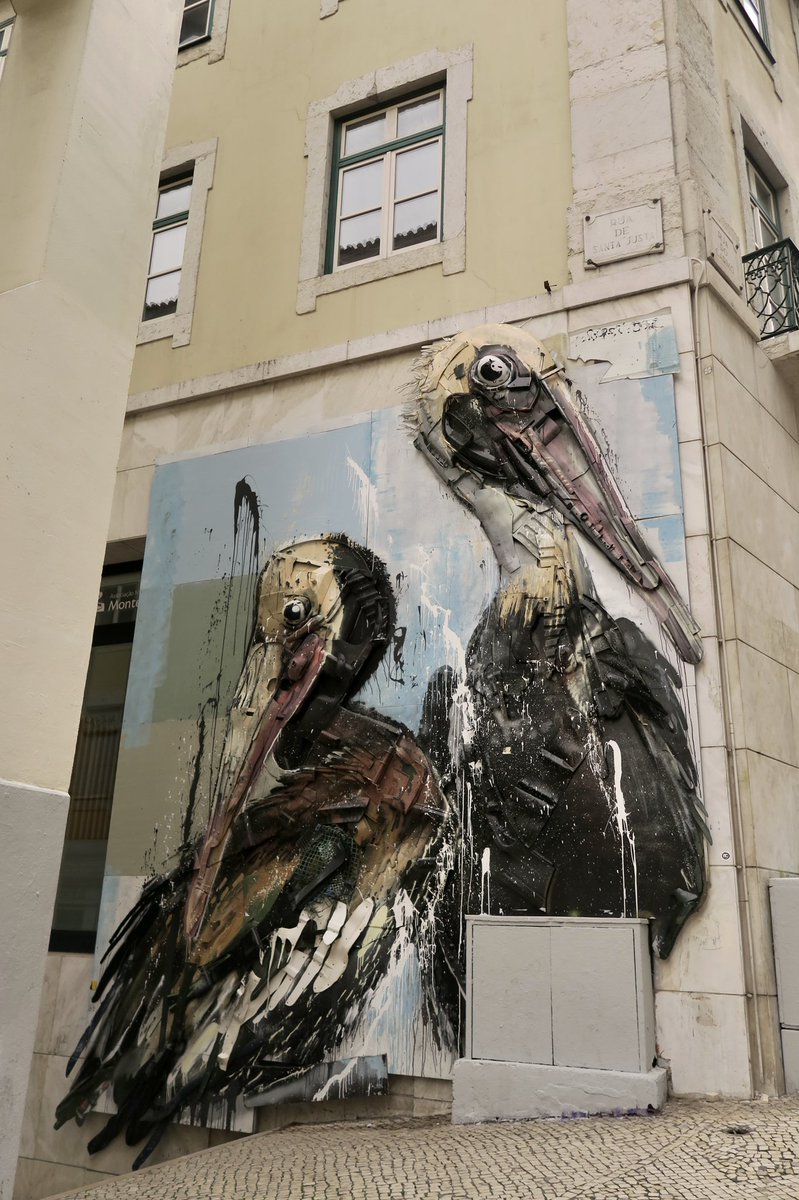 globetwitteuse's tweet photo. J3/ 3h de train et nous voilà à #Lisboa. Découverte des quartiers Alafama, Mouraira et Graça… les miradors perchés, le châteaux Sao Jorge, les « elevadore »… Lisbonne jaunit par la tempête de sable. #Portugal 🇵🇹 https://t.co/4FA0aJfekS