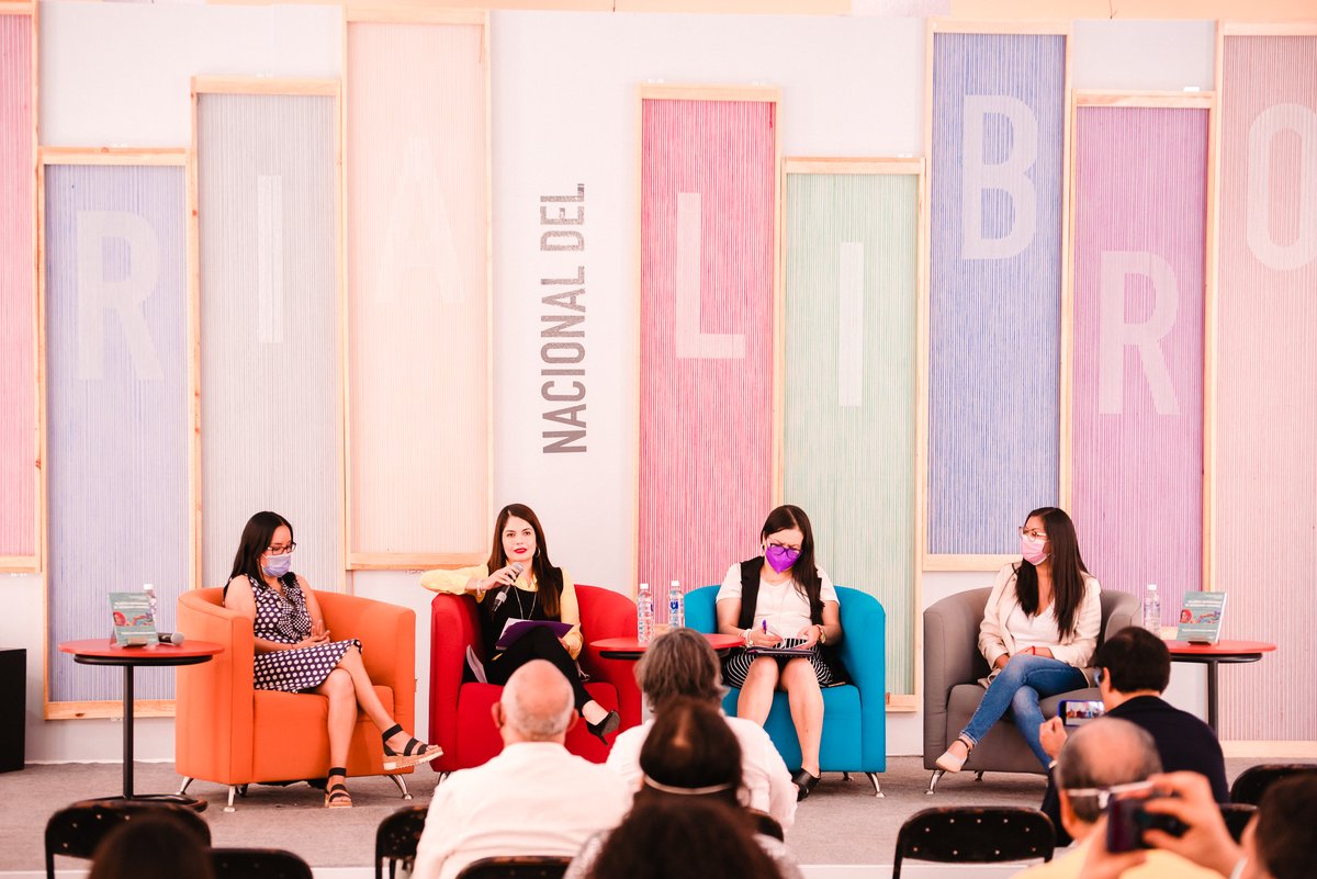 LaUASLP's tweet photo. 📚 Asimismo este martes se realizó la presentación del libro "Mujeres Defensoras de los Derechos Humanos" de Laura Saavedra y María Suhey Tristán de @PosDerechoUASLP 

#ConSelloUASLP #46FNLUASLP https://t.co/fHA3fJ0sGz