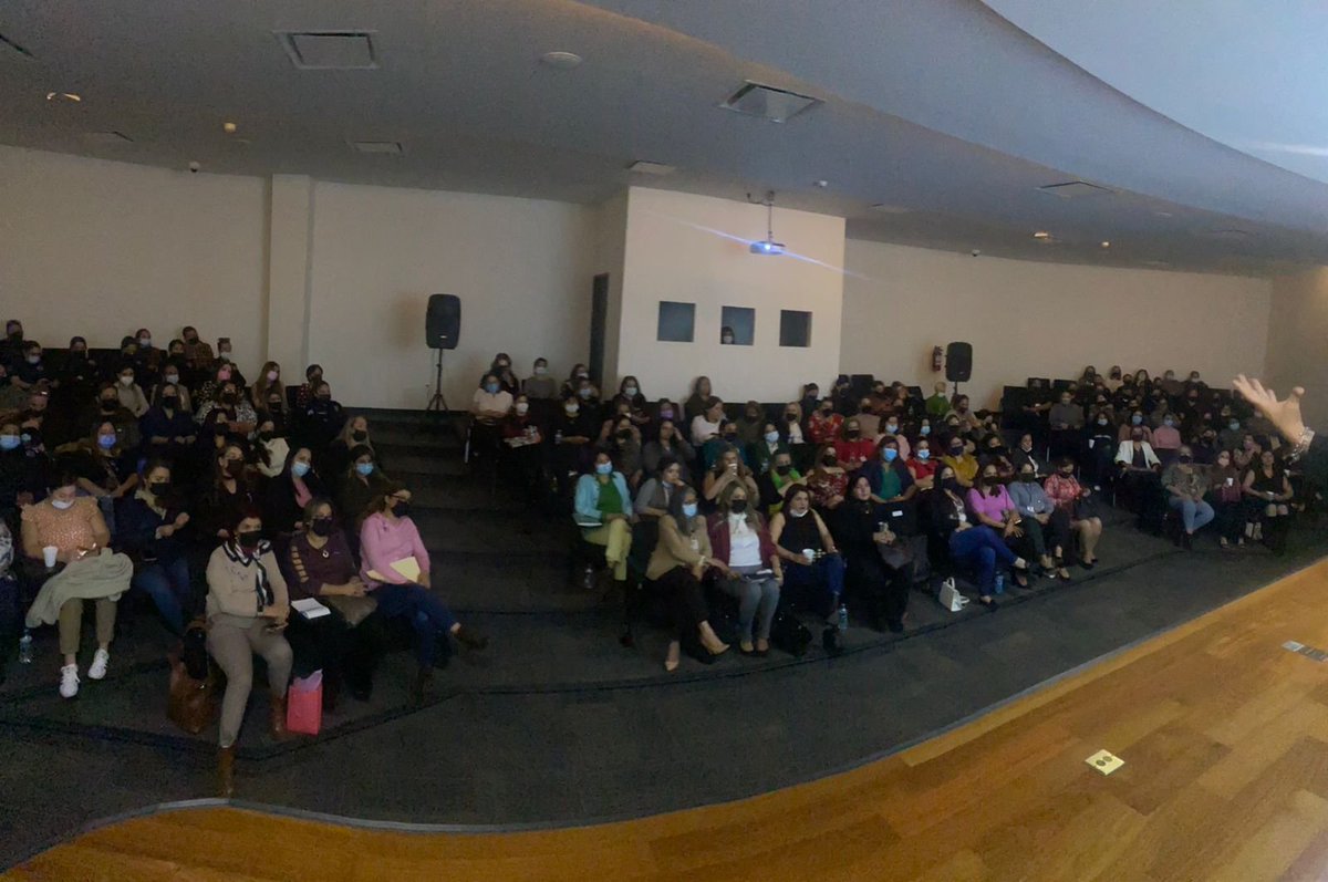 SonoraSeguridad's tweet photo. En el #MesDeLaMujer, la coordinadora estatal de Servicios Previos al Juicio y Supervisión de Libertad Condicionada, @ponce_vivas organizó el ciclo de pláticas dirigidas a mujeres de la @SonoraSeguridad con temas como: Codependencia y Discriminación.

#SSPSonoraContigo https://t.co/HNgNTkaoBT