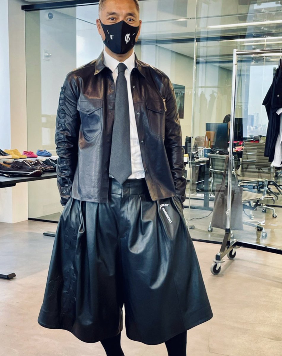 三八节没赶上，文贵今天正式穿裙子了，新中国联帮喜迎“女”总统，共产党你完球蛋了！