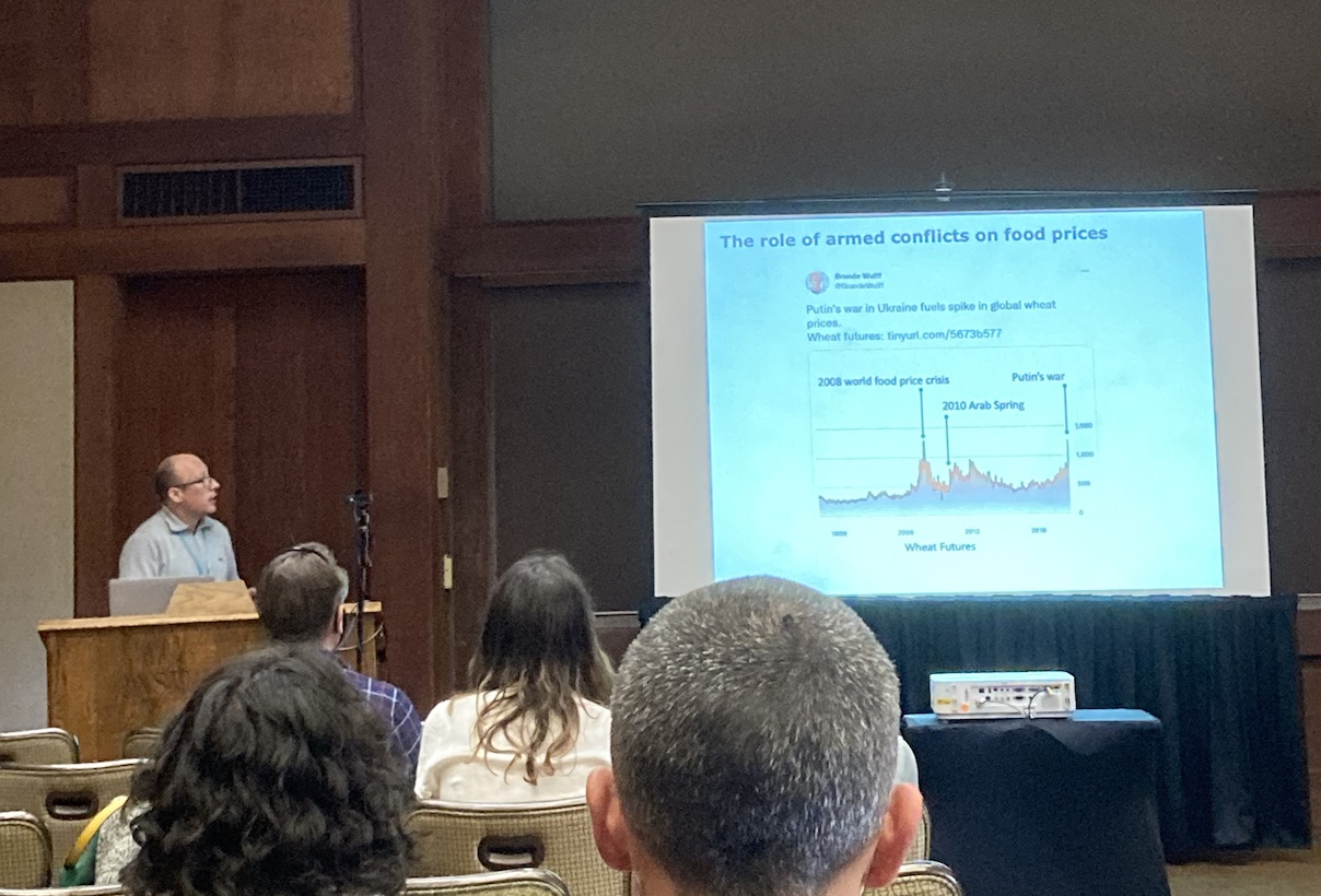 fungidb-on-twitter-hern-n-a-burbano-talking-about-a-pandemic-clonal