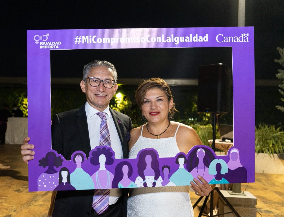EmbColES's tweet photo. La Embajada de Colombia en El Salvador se une a la campaña #MiCompromisoConLaIgualdad de la @EmbCanSV, que busca promover la igualdad de género durante el mes de la mujer.

#IgualdadImporta https://t.co/2M5g2CiU87