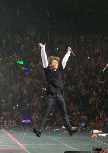 vminrisings's tweet photo. i need everyone to know that jimin flies when he’s happy https://t.co/lgA7b6Etv8