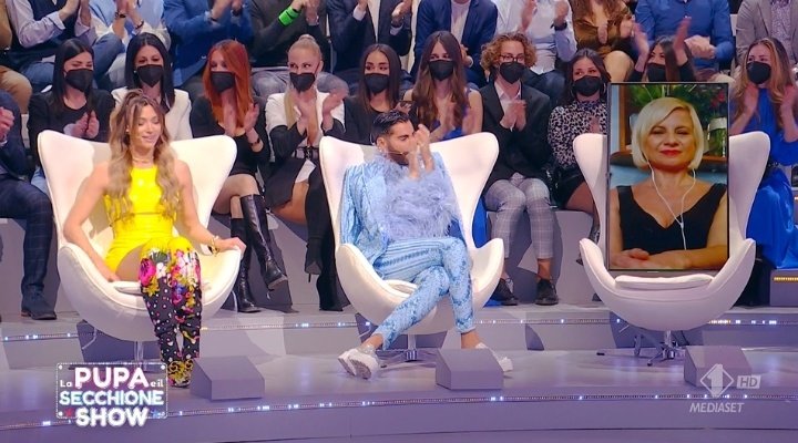 Alessio92010's tweet photo. MIO DIO QUESTA GIURIA VOTO 10 #LaPupaEilSecchioneShow https://t.co/ZE81TjHUm5