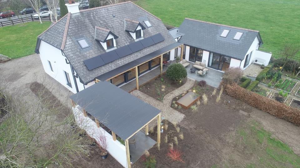 Sola_Energy's tweet photo. @DermotBannon  finally got his pergola. Do you love it as much as Jim &amp; Mary?#RoomToImprove #pergola #bringtheoutsidein https://t.co/8p1IaE7xp8