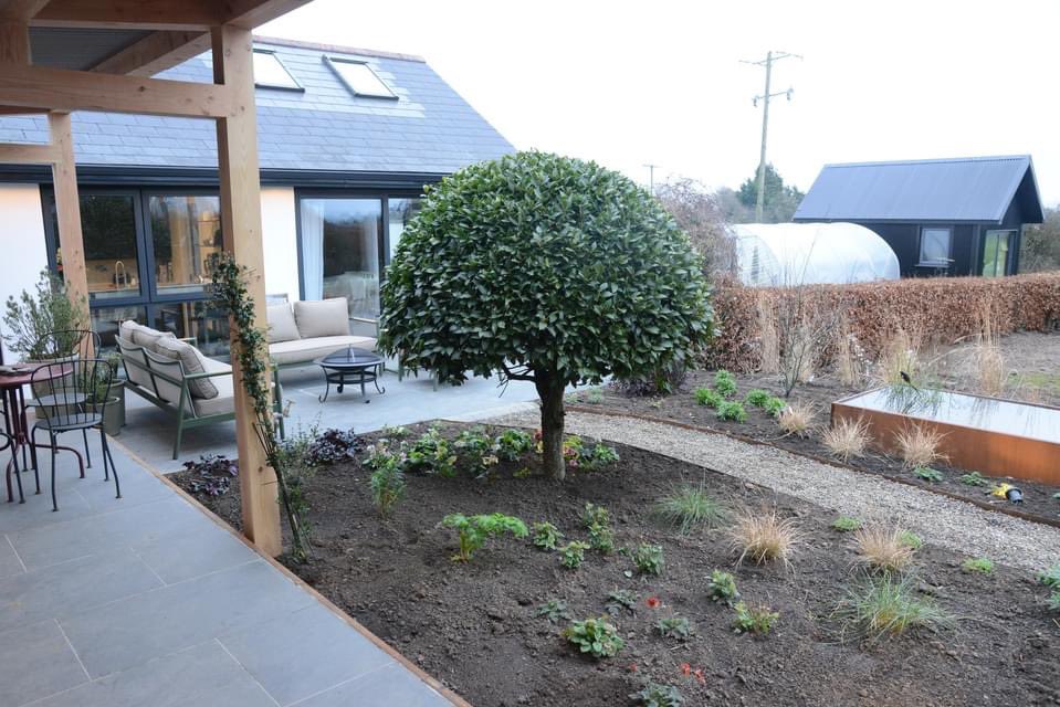 Sola_Energy's tweet photo. @DermotBannon  finally got his pergola. Do you love it as much as Jim &amp; Mary?#RoomToImprove #pergola #bringtheoutsidein https://t.co/8p1IaE7xp8