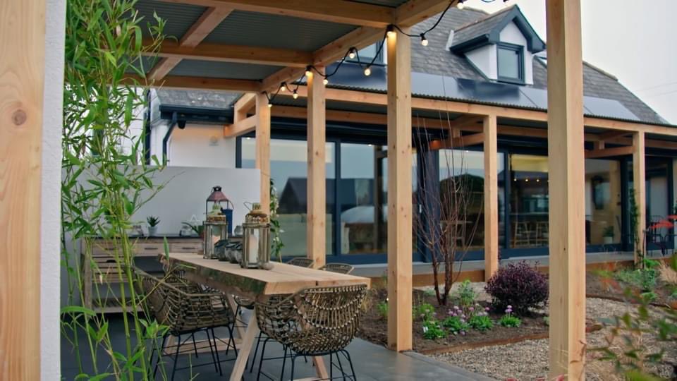Sola_Energy's tweet photo. @DermotBannon  finally got his pergola. Do you love it as much as Jim &amp; Mary?#RoomToImprove #pergola #bringtheoutsidein https://t.co/8p1IaE7xp8