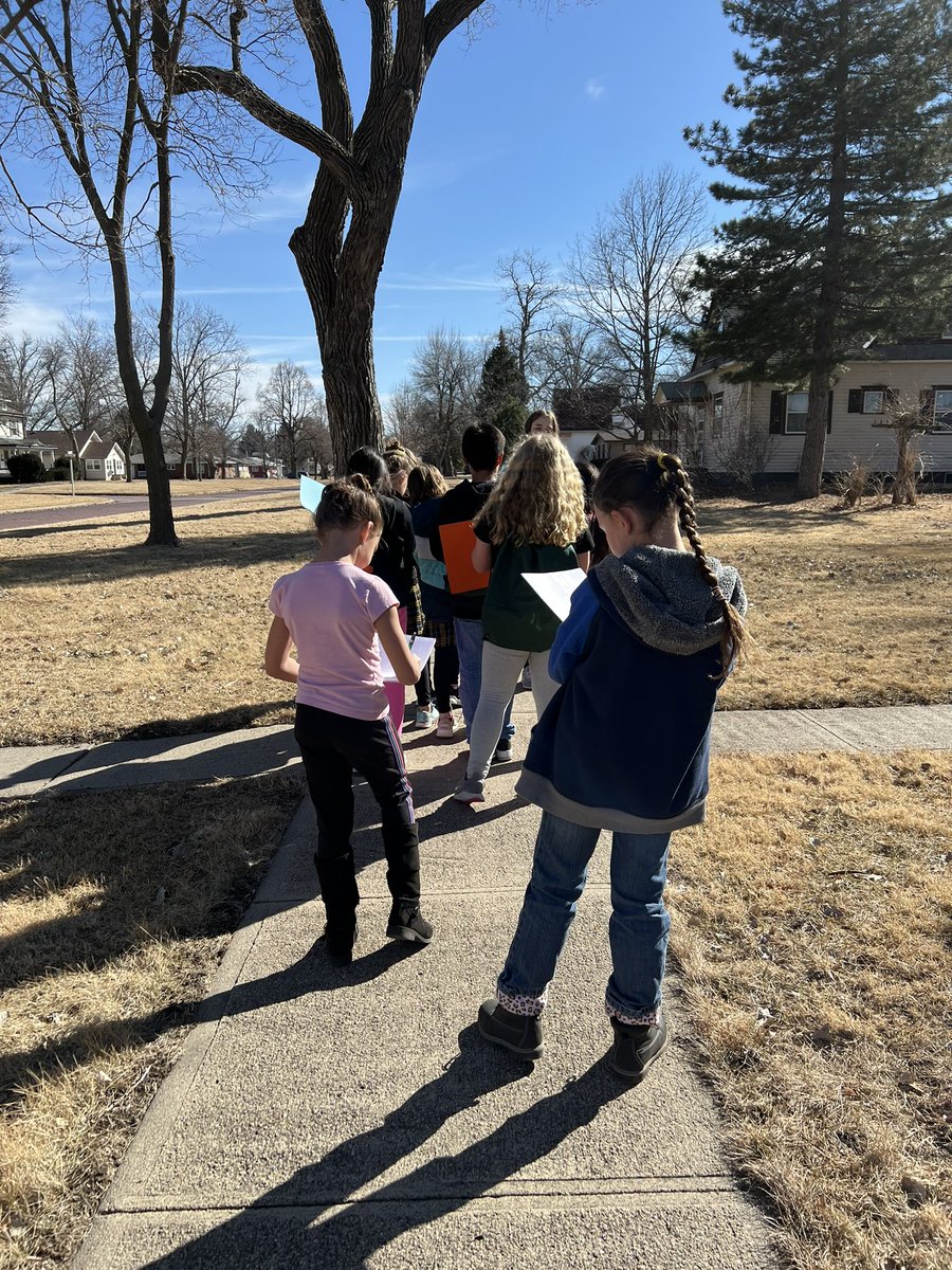 AnnDobesh's tweet photo. 4-H STEM Cares teen leader, Autumn, teaching about plants in David City today! @dawn_lindsley https://t.co/Q2fNDulVBi