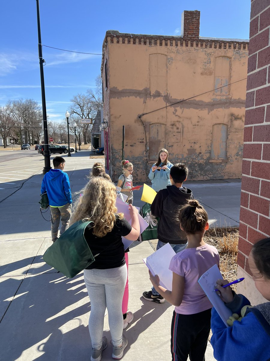 AnnDobesh's tweet photo. 4-H STEM Cares teen leader, Autumn, teaching about plants in David City today! @dawn_lindsley https://t.co/Q2fNDulVBi