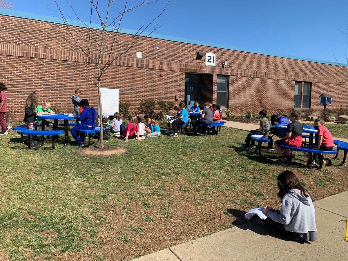 ScottAC1_ITC's tweet photo. We spent lots of extra time outside today, soaking up this beautiful sunshine! 😎☀️ @TMESEagles #tmeseagles https://t.co/fFzfFAztpA