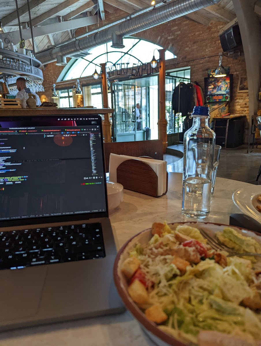 AulonMujaj's tweet photo. The working from Kosovo vibe https://t.co/E2KOiPcBUS