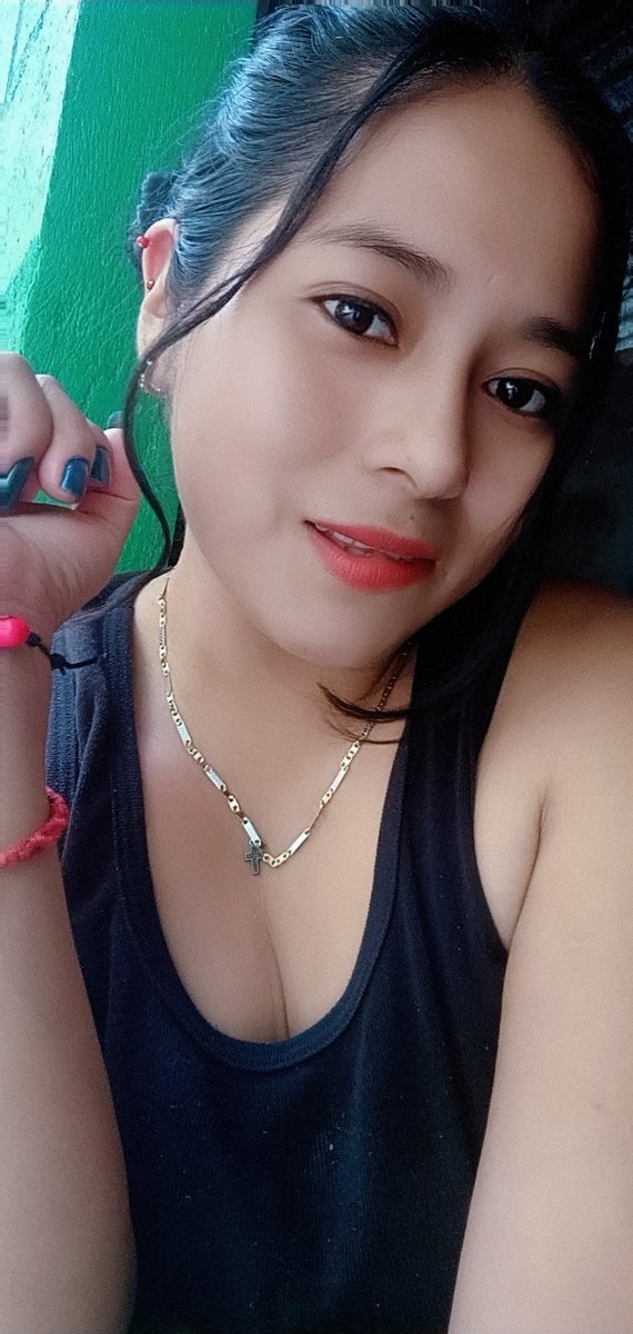 evy21lyn's tweet photo. Que calor vea 😅😂😂 https://t.co/Uxg3PHQMvy