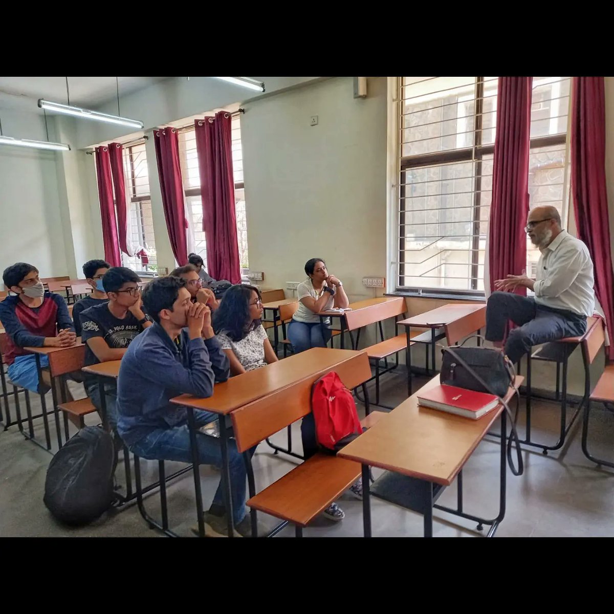 PRO_thinktank's tweet photo. Analysis of Pune Municipal Budget 2022-23 begins. Yesterday, a team of 11 interns had their first discussion session with our Director Neha and Chief Data Analyst Manoj, at Gokhale Institute of Polics and Economics.
#PRO #Budget #Pune #PolicyResearch #UrbanThinkTank https://t.co/3RHM8oJZ1C