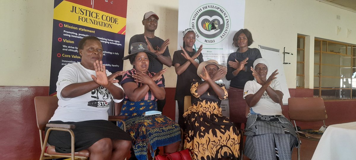 accountlabzw's tweet photo. 💪💪Delighted to see collaborations beyond the Accountability Incubator Program. @CourtlexT led by @mkoyi_courteney  partnered with @MatoboYouth  led by @DecoDecent2 to host a Round Table Discussion on Women &amp;  Law #2021Accountapreneurs https://t.co/XU27rFjUSn