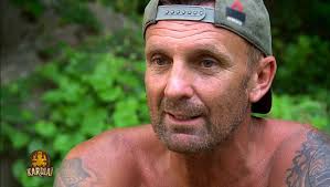 dev1ceTM's tweet image. Et lui il regardait sous le bandeau #KohLanta