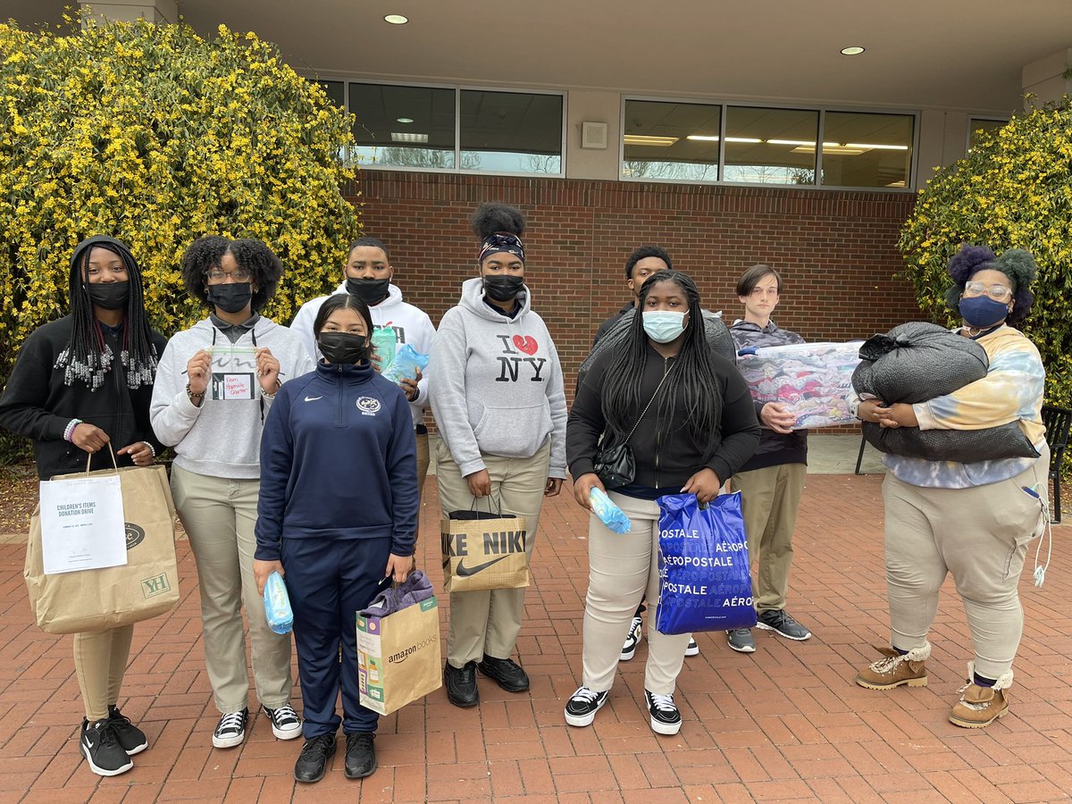 Our <a href="/HCCA_SGA/">HCCA Student Government Association</a> organized a #CommunityService project with <a href="/ACSATL/">Atlanta Children's Day Shelter</a> to help mothers and their children. #HornetPride 💙🐝