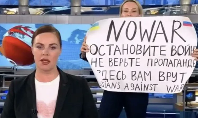 NickDanger3rdI's tweet image. Marina Ovsyannikova is an example of what real courage is.