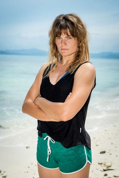 Lolo120598's tweet photo. Ils font quoi la les jaunes sur le camp ? Levez vous et retrouvez les baskets de Olga bordel !! Bougez vous le cul avant qu'elle me fasse chialer là ! #kohlanta #KohLanta https://t.co/dpAi3X9pHP
