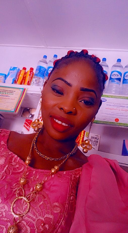 FumiladeOlamide's tweet photo. Pls let me save this here..... Am a simple and like to make friends.. but friend always disappointed 😞😞😞😞😞 meee... https://t.co/r9MRRk54Ku