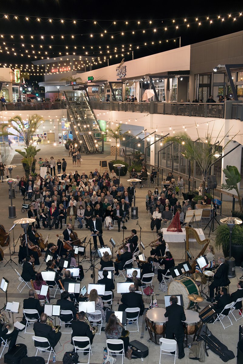 space_gap's tweet image. Not a bad turnout for Art Night.  Building community, celebrating local talent.  Join us every 2nd Saturday @gokaleidoscope  #artopening