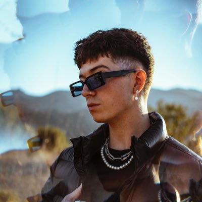 jackverys's tweet photo. @jackaverymusic omggg 🍻 https://t.co/VyfoKWPK0h