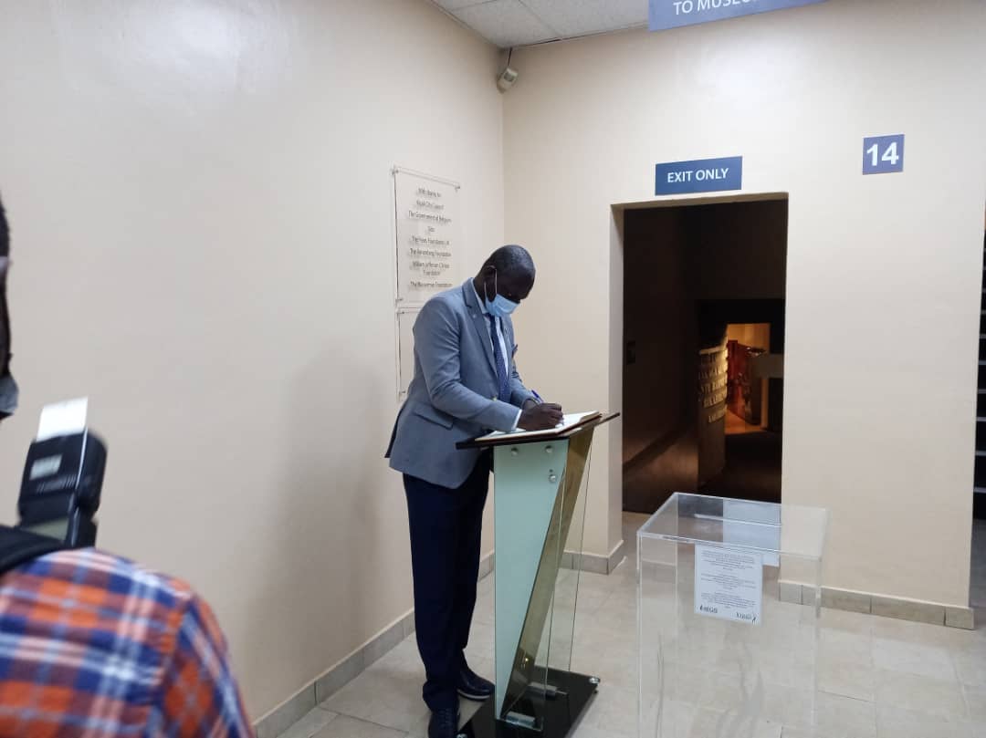 Rotary District 9150 (@rotary9150) on Twitter photo Un moment d'émotion lors de la visite du Gouverneur <a href="/teckpp/">Edgard Cyr TOUGOUMA</a> Edgard Cyr Tougouma au <a href="/Kigali_Memorial/">Kigali Genocide Memorial</a> en compagnie de l'ADG <a href="/ManirereJD/">Dr. MANIRERE Jean D'Amour</a> pour sa deuxième journée de visite au #Rwanda. #NeverAgain #ServiceAboveSelf Un moment d'émotion lors de la visite du Gouverneur <a href="/teckpp/">Edgard Cyr TOUGOUMA</a> Edgard Cyr Tougouma au <a href="/Kigali_Memorial/">Kigali Genocide Memorial</a> en compagnie de l'ADG <a href="/ManirereJD/">Dr. MANIRERE Jean D'Amour</a> pour sa deuxième journée de visite au #Rwanda. #NeverAgain #ServiceAboveSelf