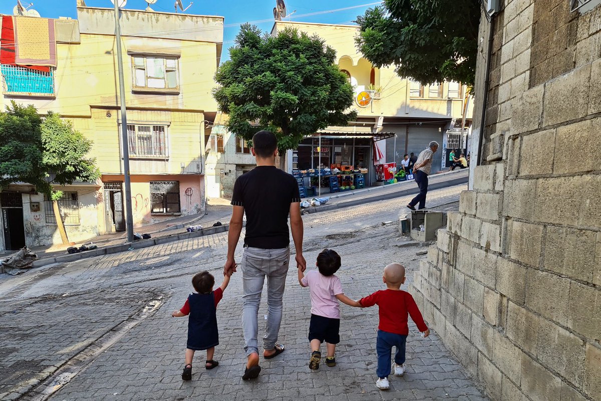 EDMiddleEast's tweet photo. Today we start a months-long sharing of stories by Syrian refugees in Turkey w/ these photos by Nuredin Bekur created in the @evdayprojects program w/ @IFRC and w/ teaching by @EverydayMiddleEast photogs @tasneemalsultan + @TatouK. Follow along! @RedCrescent @KIZILAYKART @eu_echo https://t.co/WKrLbHlcpU