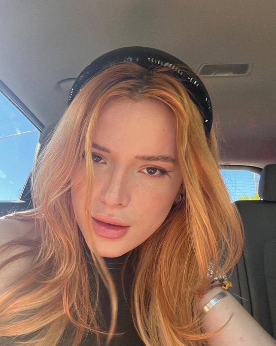 one step closer to blonde ;) should I go blonde ??? https://t.co/cWSRm6xIRI