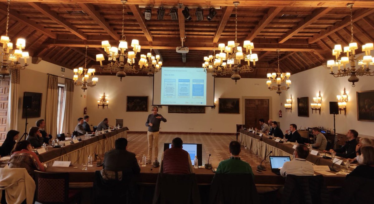 Esta mañana hemos seguido desde la distancia (sólo física) a #DigitalxBorder  en Vigo! Un lujo poder escuchar a <a href="/tirsomaldonado/">tirsomaldonado</a> <a href="/transitiongirl8/">Sandra Martín García</a> <a href="/monicad/">Monica Diaz-Ponte</a> y <a href="/NachoCarnes/">Nacho CARNÉS</a> inspirando y agitando. Un proyectado de <a href="/adigital_org/">Adigital</a> <a href="/eoi/">EOI</a> &amp; <a href="/ICEX_/">ICEX</a>