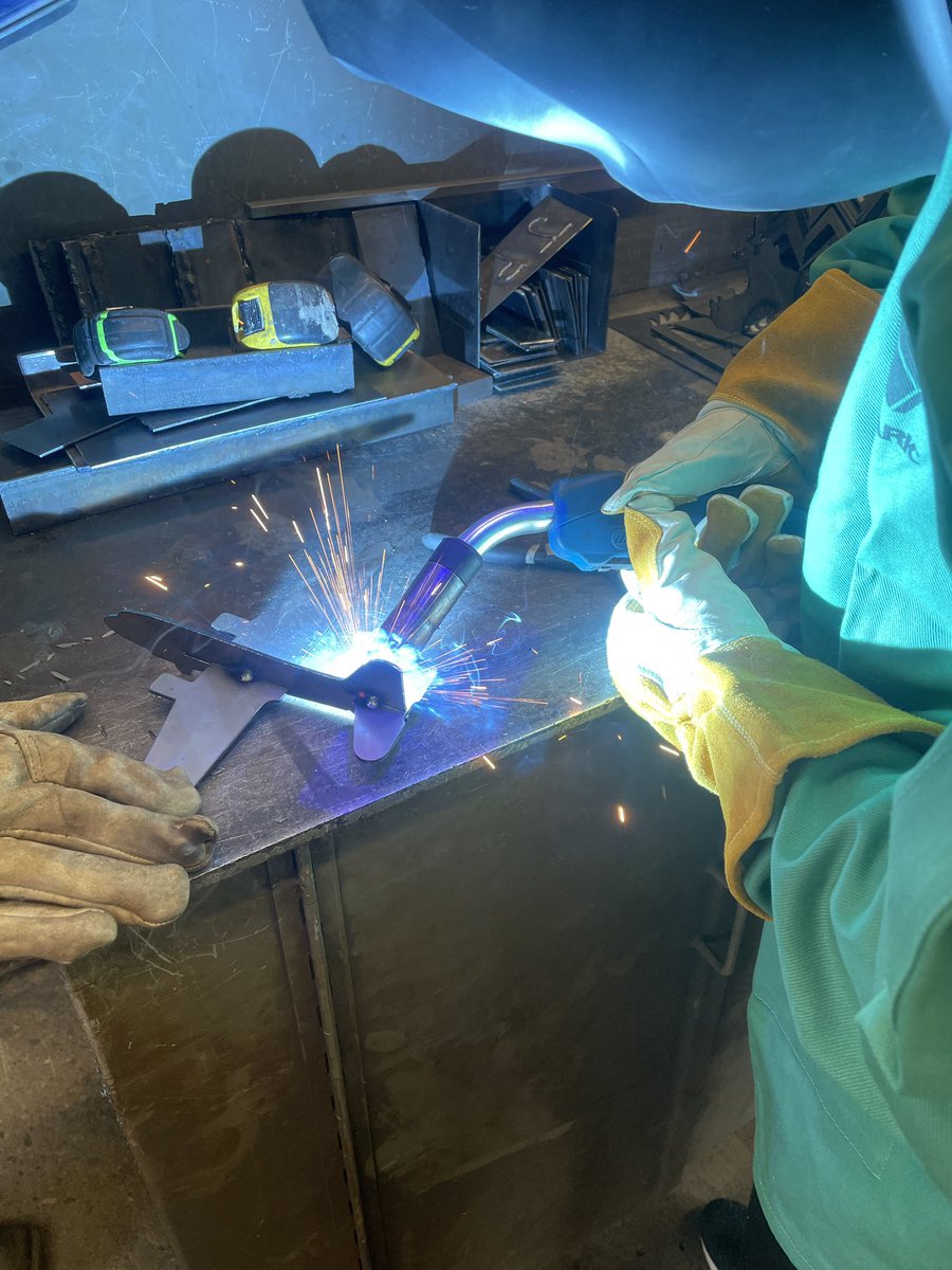 MrHowettSci's tweet photo. Thanks to @WACCwcs for giving these students such an awesome experience!! @BeckyDenzer  #machinewelding #learningatrade https://t.co/medH0tIxfI
