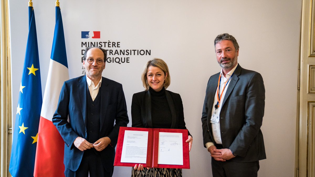 frtierslieux's tweet photo. ✍️Accompagner les tiers-lieux dans leurs actions en faveur de la transition écologique: @Ecologie_Gouv, @ademe et @frtierslieux ont signé un partenariat pour travailler ensemble et renforcer les liens entre les tiers-lieux et les politiques dédiées à la transition écologique https://t.co/CdnQuIxaWz