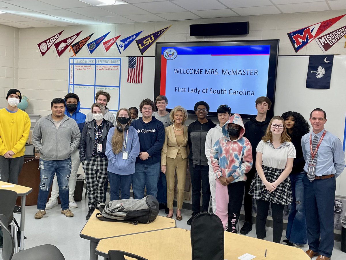 1stLadySC's tweet image. What a class act! Loved visiting with Mr. Wheatley’s courteous US Government class today. Bright young people with a bright future!   @wk_timberwolves