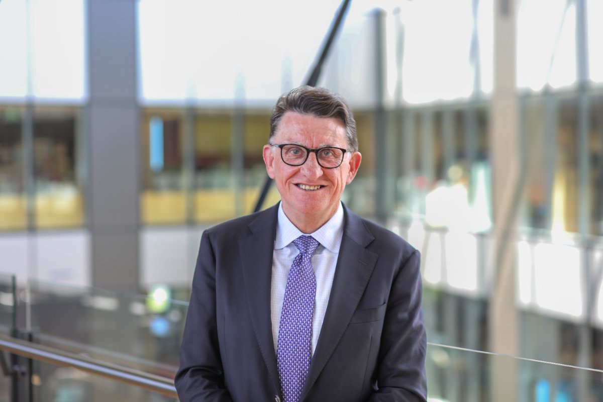 La <a href="/ilo/">International Labour Organization</a> establece las normas laborales, promueve los derechos en el trabajo y la justicia social. Este mes elegirá un nuevo Director General. 

El candidato de 🇦🇺, <a href="/_GregVines/">Greg Vines</a>, está altamente cualificado para dirigir la OIT en este momento crítico de la historia.