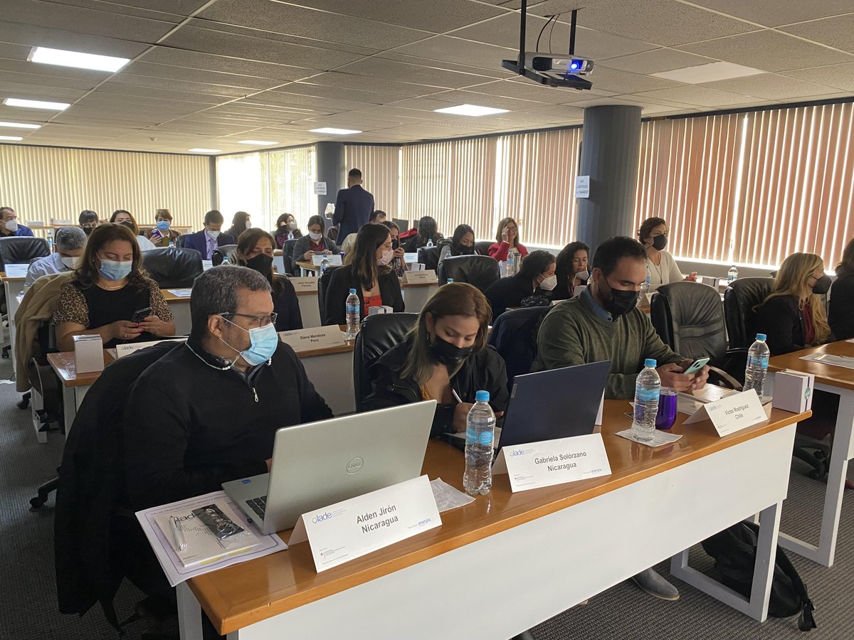 OLACDEORG's tweet photo. 🙍‍♀️🙍‍♂️#CapacitacionOlade #GeneroYEnergia 
▪️ #Hoy en la sede de Olade en Quito-Ecuador, 30 participantes de 15 Países Miembros, se dan cita de manera presencial en el curso: Género, Diversidad y Energía. Bienvenido/as !
▪️ En modalidad virtual el curso contó con 400 inscrito/as ! https://t.co/oknrvczwfb