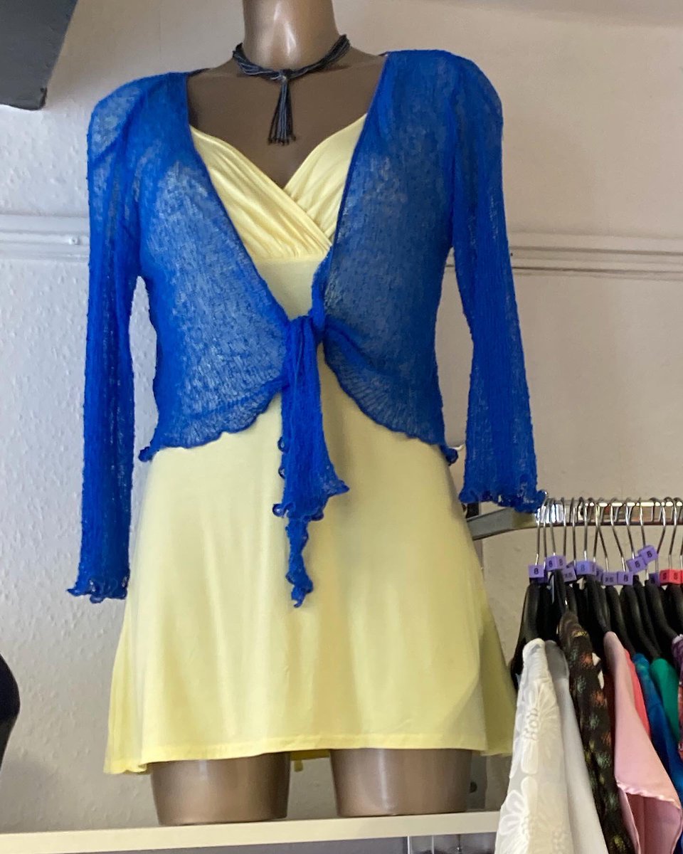 RSPCA shop Buckingham showing support for Ukraine.  #RSPCA #RSPCAChiltern #RSPCAChilternshop #Buckingham #Tingewick #charity #charitybargains #yellowandblue #Ukraine