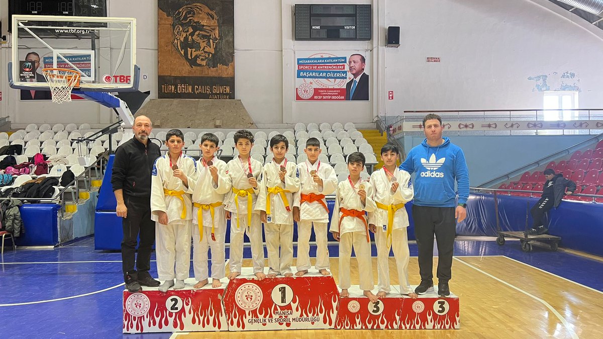 Avni Gemicioğlu Ortaokulu
Judo kursiyerlerimiz küçükler  grubunda  1. Oldu.
@hayatboyuailesi <a href="/sehzadelermem/">Şehzadeler İlçe Millî Eğitim Müdürlüğü</a>