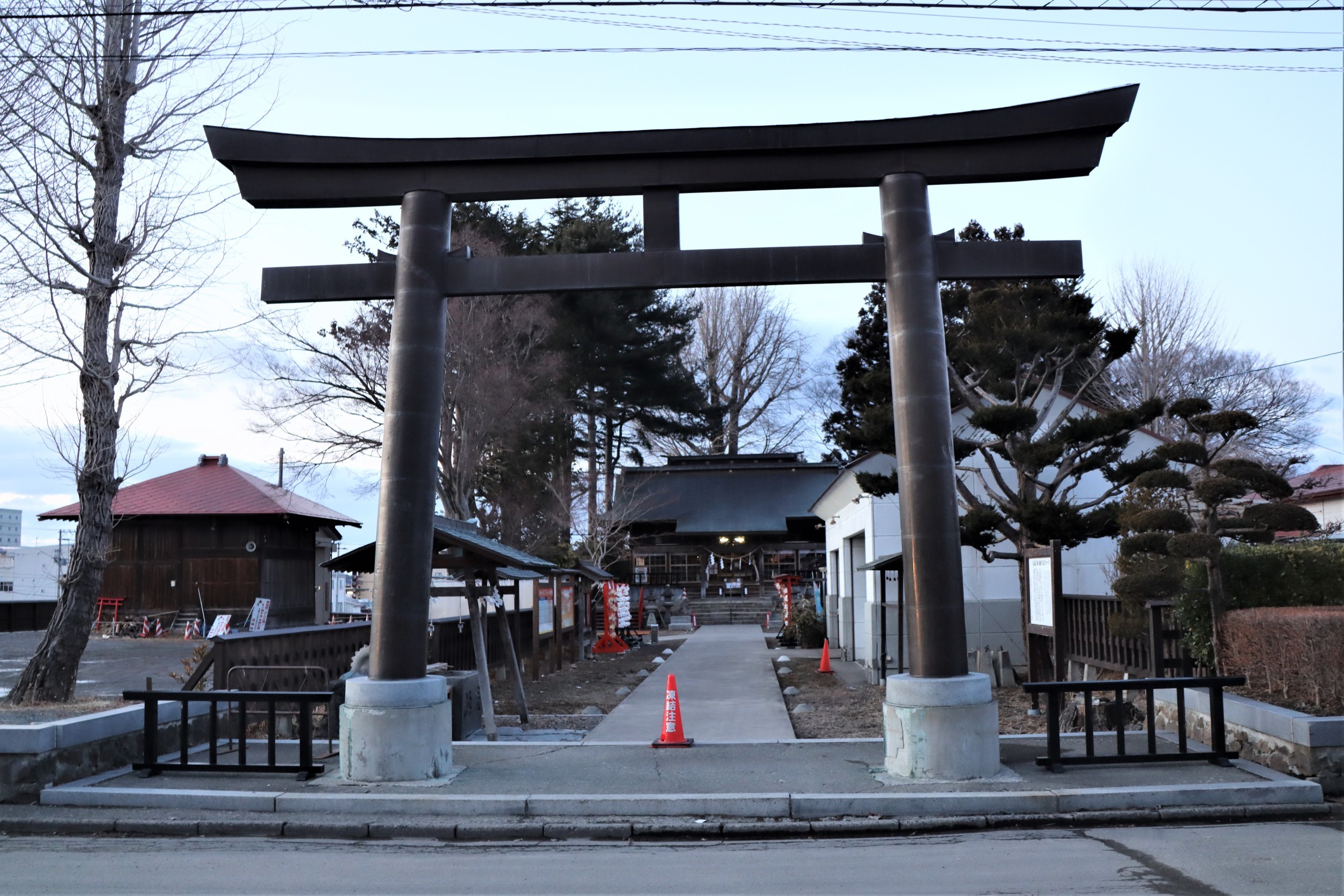 Komi Show 龗 おがみ 神社 八戸 22 03 08 龗 おがみ 神社 平安時代には既に存在していたという記録が残るほど古い神社 三八城神社と並んで義経北方伝説が残る神社 龗神社 三八城神社 神社 源義経 義経 義経北方伝説 八戸 青森 神社 八戸
