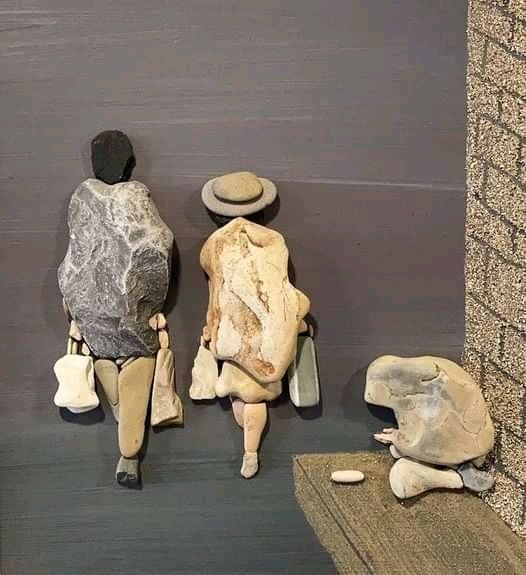 Imagein8's tweet photo. ... and someone said... they just saw them walking away... without looking back.  #StreetArt #art #stoneart #urbanart 🖌️🎨
V/ @streetartdream https://t.co/9rFgau6x1V