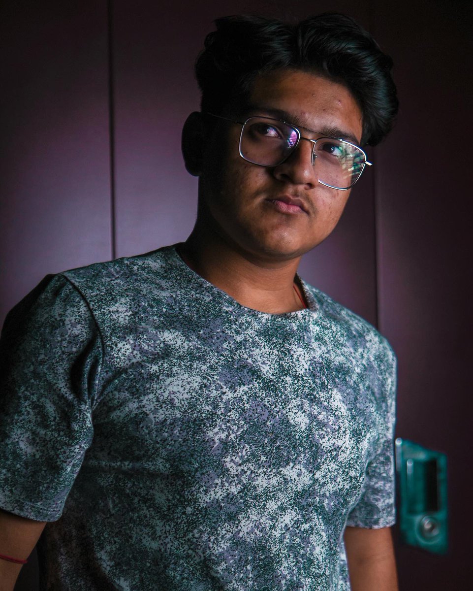DebxHaunt's tweet photo. Photoshoot after a long time✨
Shot by @souravg82733270 
Shot on @NikonIndia 
Edited on @Lightroom 

#potrait #youtube #youtuber #youtubegamer #contentcreator #potraitphotography #potraitshoot #gamer #gaming #photoshoot #photographylovers #streetphotography #explore #explorepage https://t.co/s7Z5vOSkLh