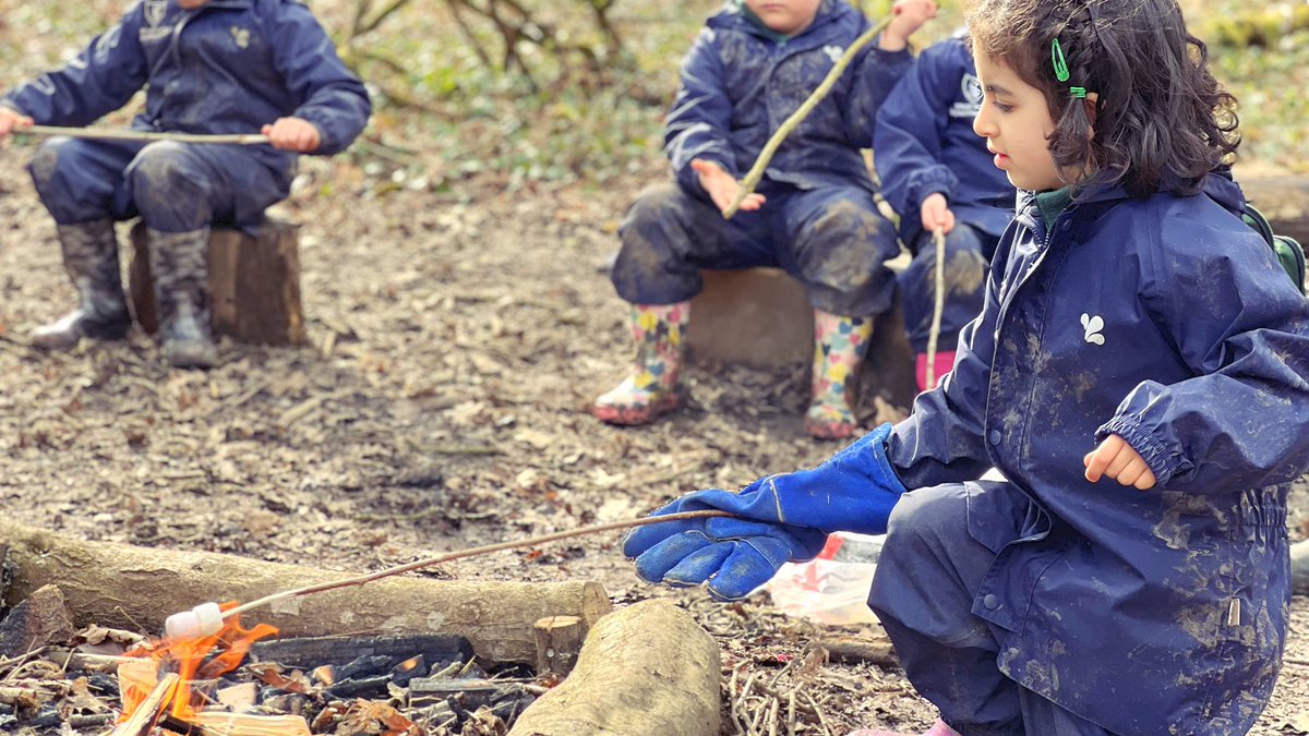 KESPreparatory's tweet photo. #StroudReception enjoyed a fire and marshmallows in #ForestSchool today. Marshmallows always taste best toasted on a fire in the great outdoors. #StroudSchool #StroudEY #StroudOutdoors #childhood #EYFS https://t.co/FUc0CoJRoV