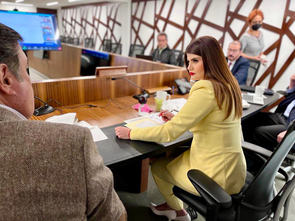 Cuquis_Camarena's tweet photo. Reunión con la @ComisionLeche 
que preside nuestro amigo @salvarezmor, para dialogar sobre los retos que enfrenta el sector lechero en nuestro país enfocándonos en los puntos esenciales para fortalecer nuestro sector.🐮
Gracias por la invitación y la asistencia de representantes. https://t.co/iOlbIhExOb