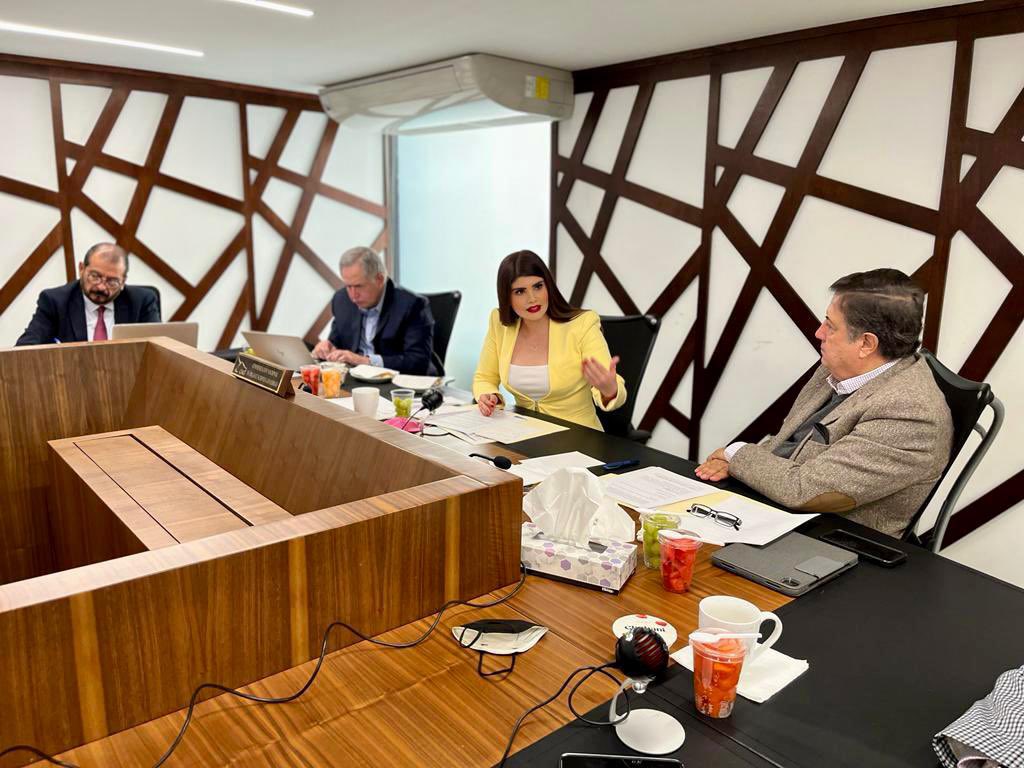 Cuquis_Camarena's tweet photo. Reunión con la @ComisionLeche 
que preside nuestro amigo @salvarezmor, para dialogar sobre los retos que enfrenta el sector lechero en nuestro país enfocándonos en los puntos esenciales para fortalecer nuestro sector.🐮
Gracias por la invitación y la asistencia de representantes. https://t.co/iOlbIhExOb