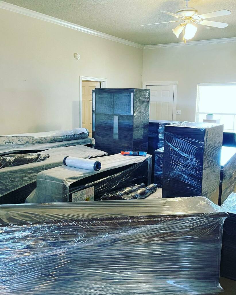 WagginTailsHstd's tweet photo. Moving is never fun, but we’re getting ready to embark on an amazing journey. We’re getting ready to move cross country and find our dream homestead!
.
.
.
#moving #homestead #homesteading #homesteadinglife #dreaming #ifyoudreamityoucandoit #manifestation #manifestyourdreams https://t.co/PXBr8krGpC
