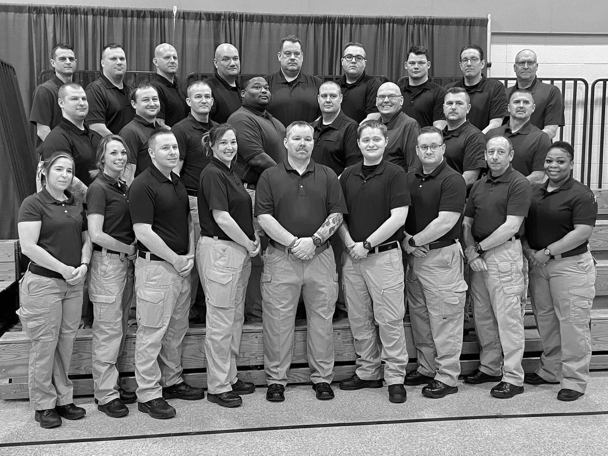 IndianaLawEnfo1's tweet photo. The 24th Tier II Class is only a few weeks from graduating! A few βbehind the scenesβ pictures of their official photo that weβll post later. πΈ #TierIIPolice #IndianaPolice #HospitalPolice https://t.co/QCSPCILuM6