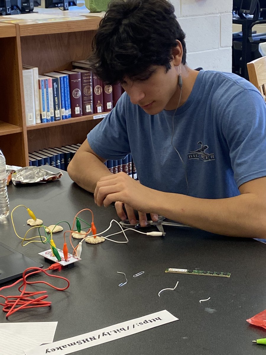 Ms. Burn’s English IV students are completing a creative project related to the themes in the Tragedy of Macbeth using <a href="/scratch/">Scratch Team</a> and <a href="/makeymakey/">Makey Makey</a>. <a href="/amy21bennett/">Amy Bennett</a> <a href="/aalilley/">Andrea Lilley</a>