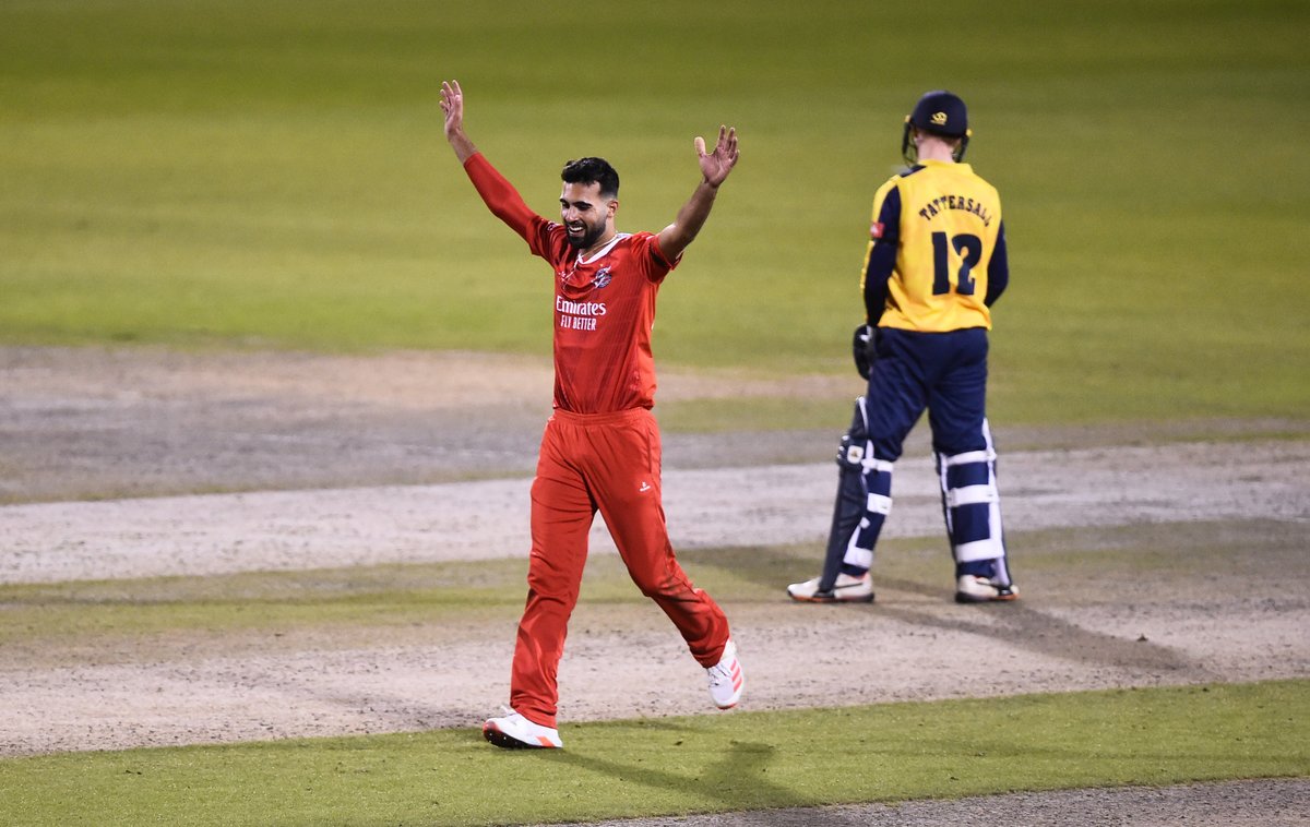lancscricket's tweet photo. Booked your tickets for the #RosesMatch yet? ๐ค
๐ @lancscricket vs Yorkshire Vikings
๐ @EmiratesOT
๐ @VitalityBlast
๐
Friday 27 May (6:30pm start)
Buy here ๐ https://t.co/BbbvRDwv6M
โก๏ธ #LightningStrikes https://t.co/CGCONaM06U