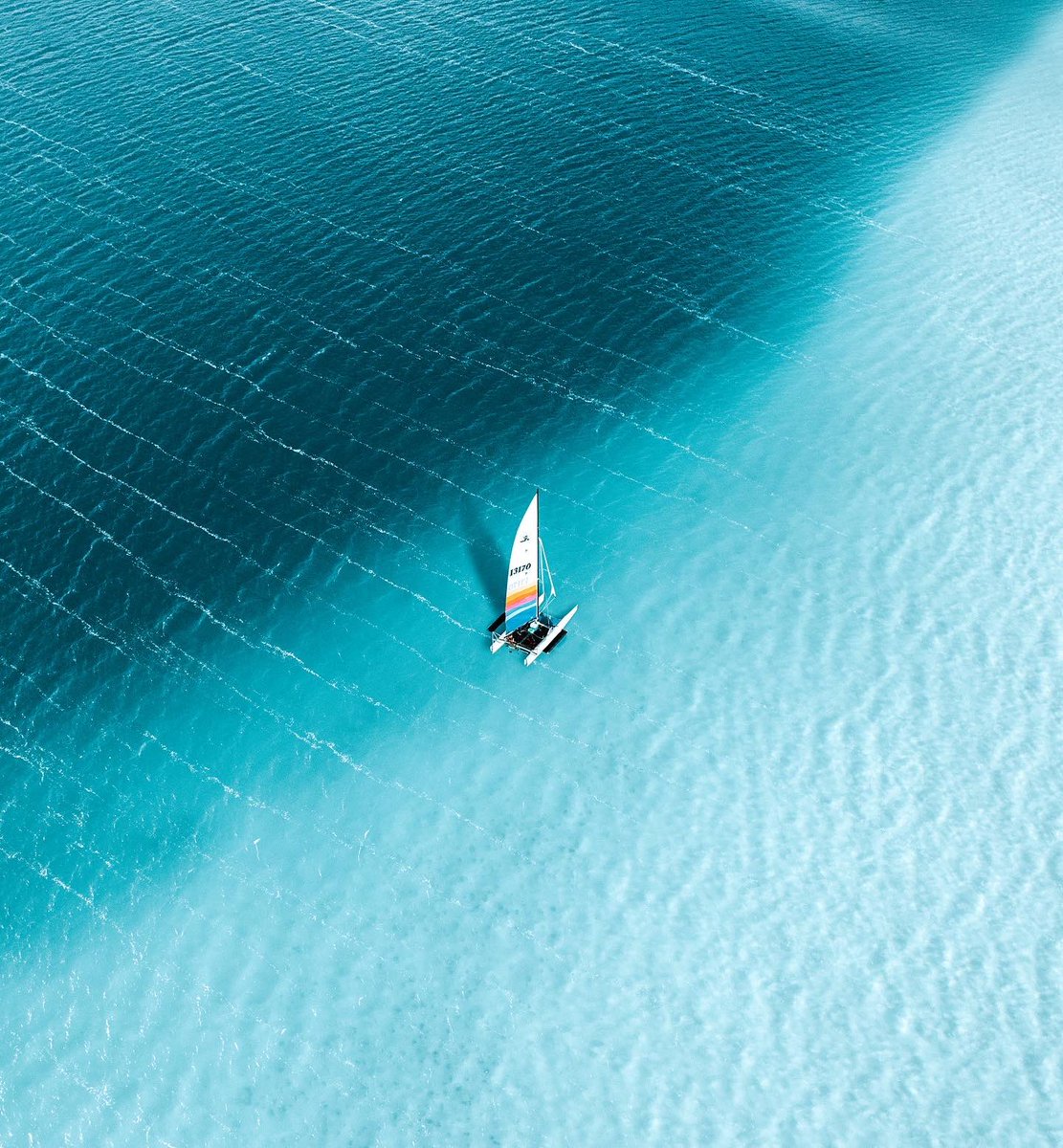 Setting sail on the 7 colored lagoon of Bacalar felt like a dream! ⛵️